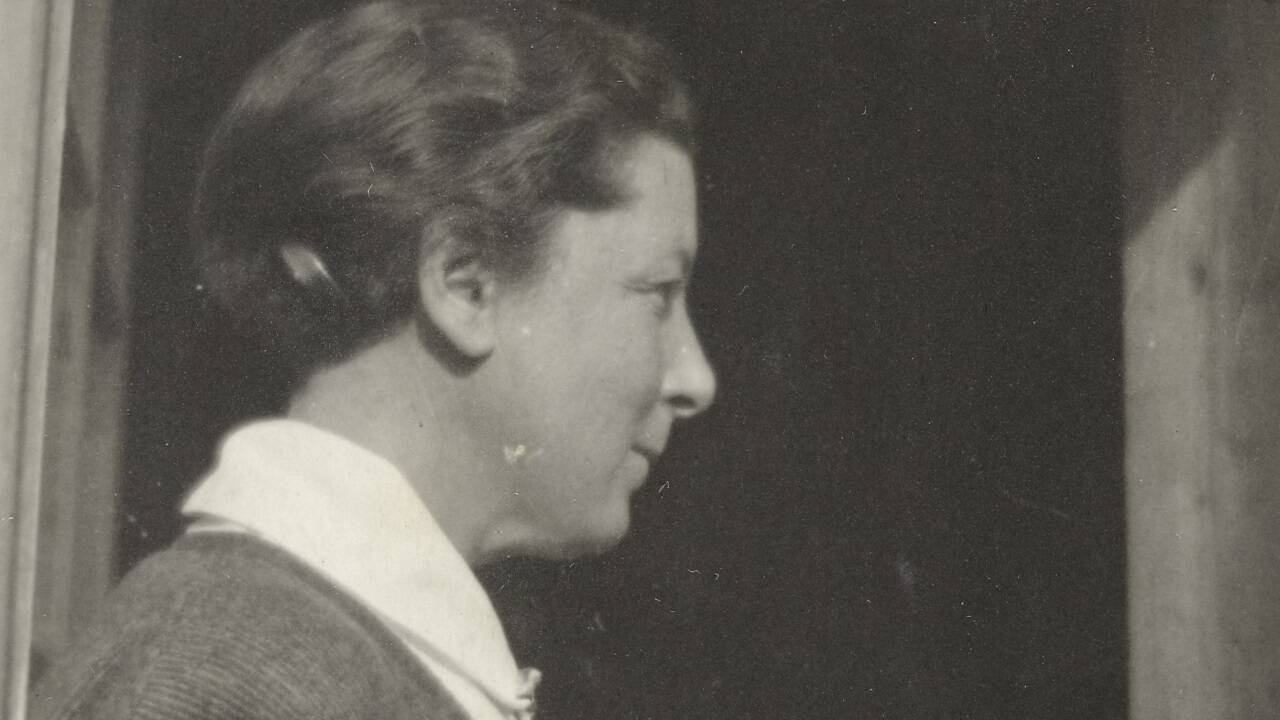 Kunstmalerin Helene von Taussig (1879–1942), eine Aufnahme um 1925.  