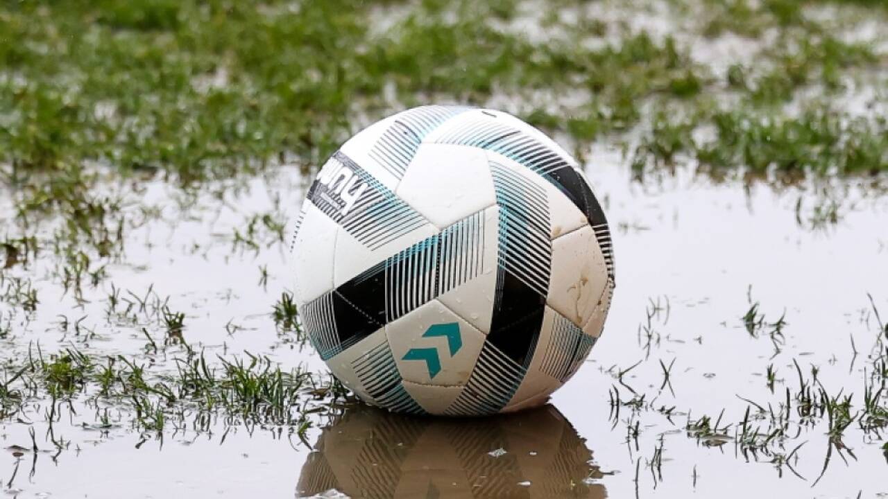 Bundesliga-Spiele drohen ins Wasser zu fallen Bundesliga-Spiele drohen ins Wasser zu fallen