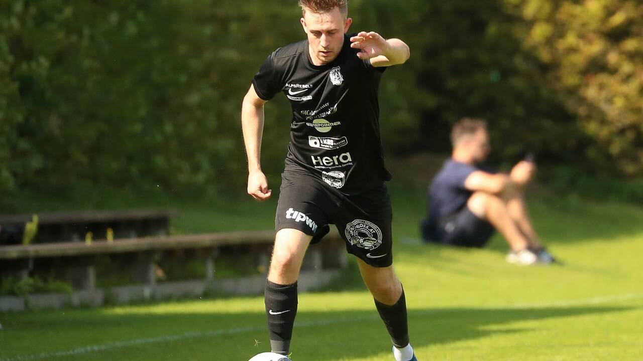 Moritz Resch und Co. unterlagen Bürmoos. 