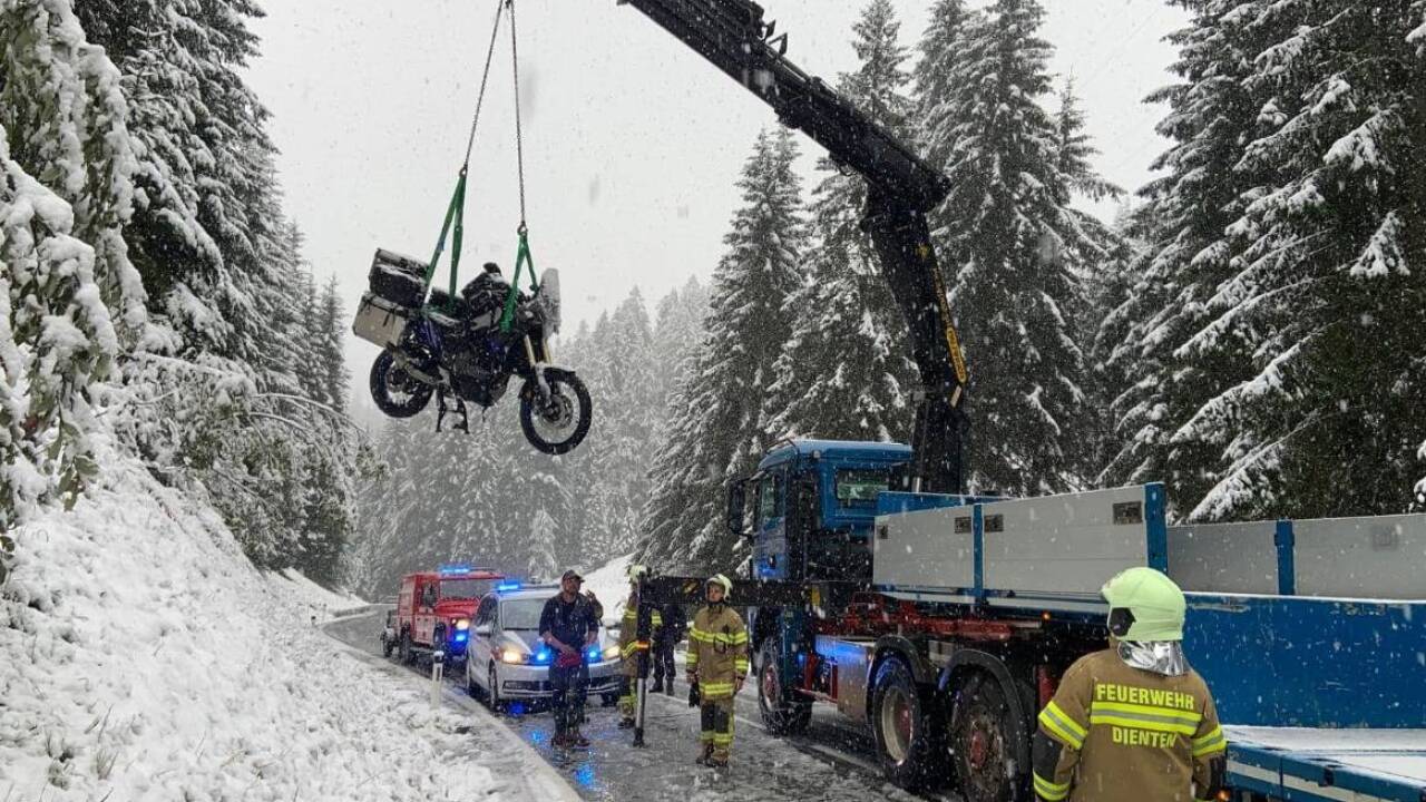 Auf der Hochkönigstraße (B164) im Salzburger Pinzgau gibt es im Bereich Filzensattel eine Sperre wegen umgestürzter Bäume. 