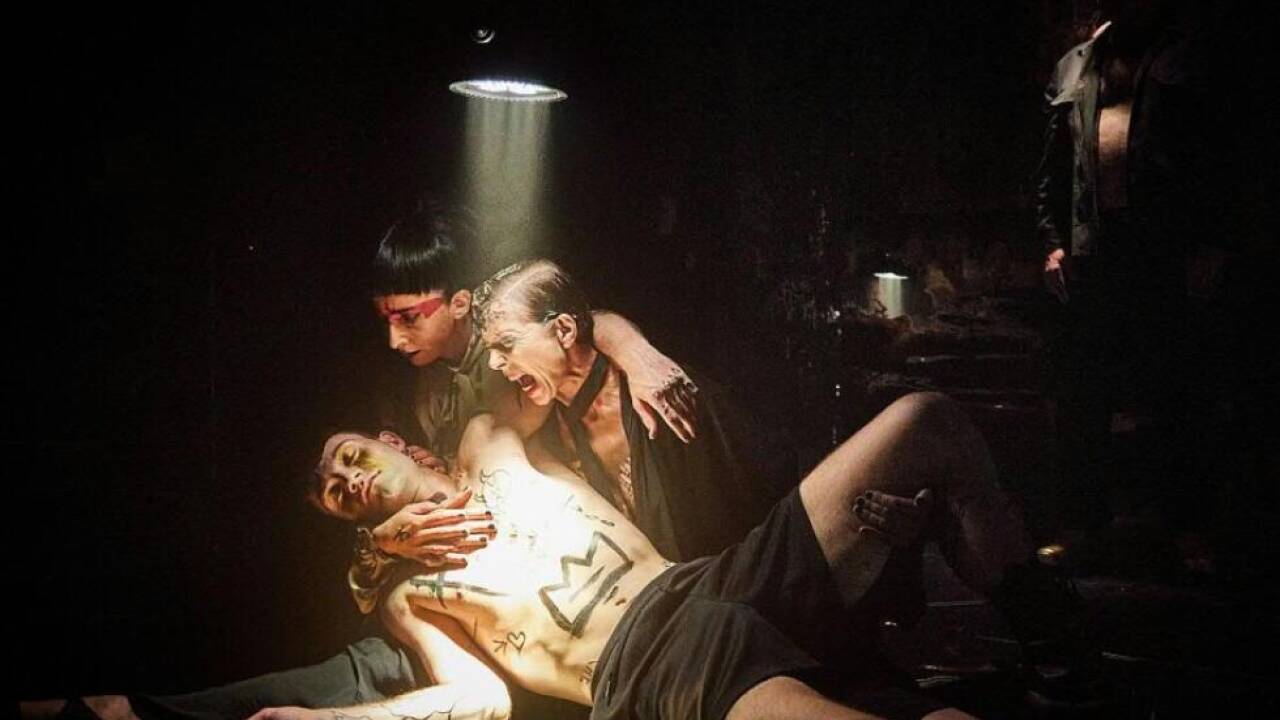 Lebensfreude sieht anders aus: "Phaidras Liebe" im Volkstheater Lebensfreude sieht anders aus: 'Phaidras Liebe' im Volkstheater