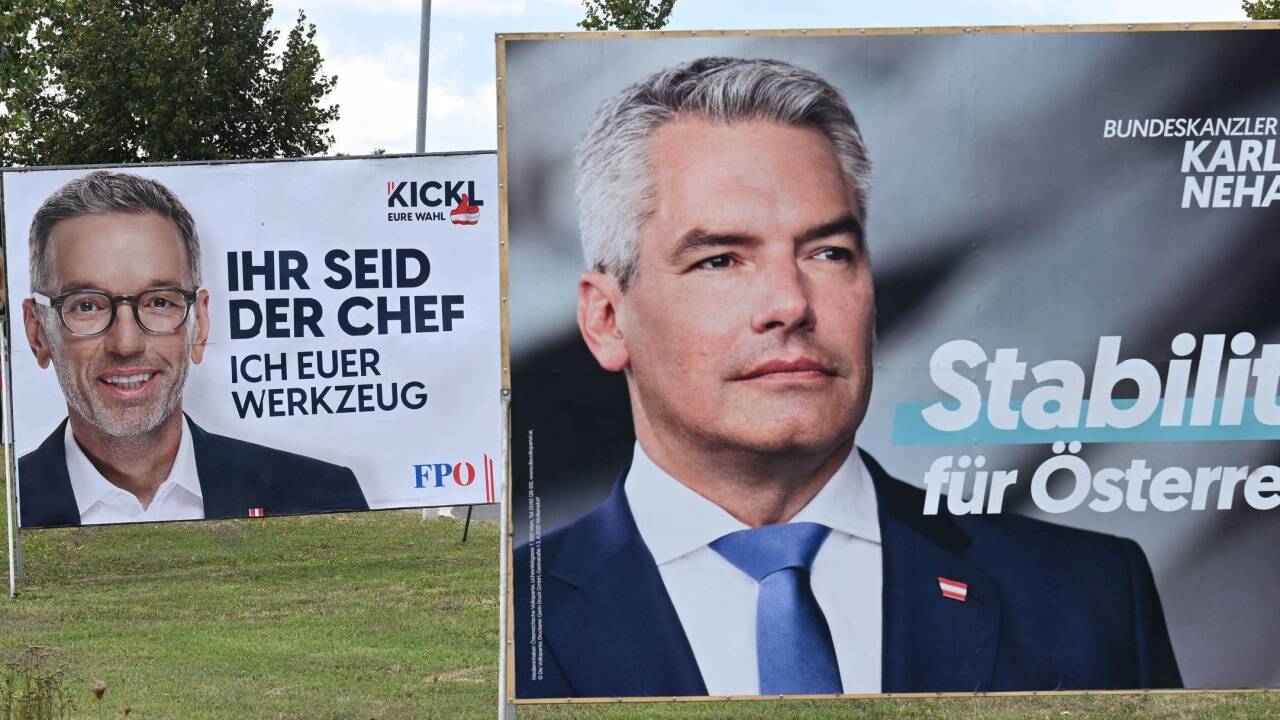 Anders als dieses Bild suggeriert, ist die FPÖ in den Umfragen vor der ÖVP platziert. Die ÖVP glaubt dennoch an einen Sieg bei der bevorstehenden Nationalratswahl. 