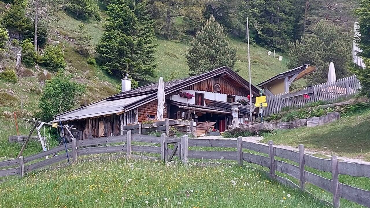 Das alte Steinalmgebäude bei Saalfelden. 