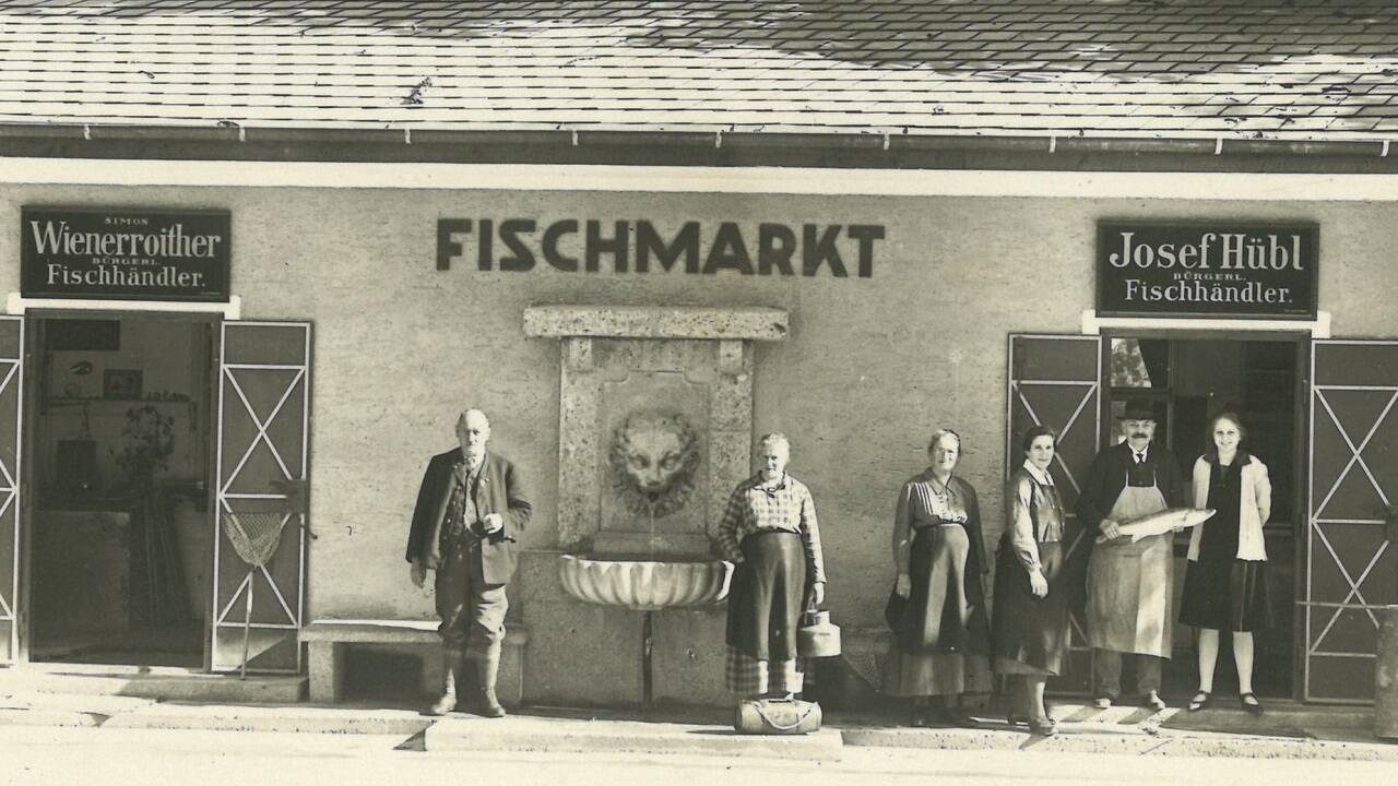 Der Fischmarkt wanderte 1926 wieder an den Salzachkai.  