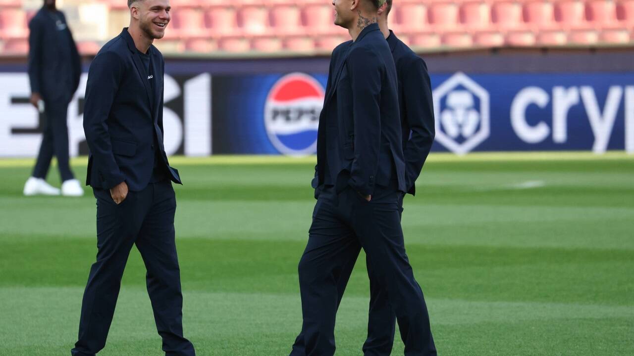 Platzbegehung statt Abschlusstraining am Dienstagabend, im Bild Leandro Morgalla und Kamil Piatkowski. 