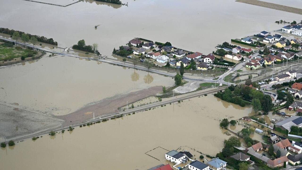 Luftaufnahmen vom Dienstag zeigen die Überschwemmungen im Tullnerfeld.  Luftaufnahmen vom Dienstag zeigen die Überschwemmungen im Tullnerfeld.