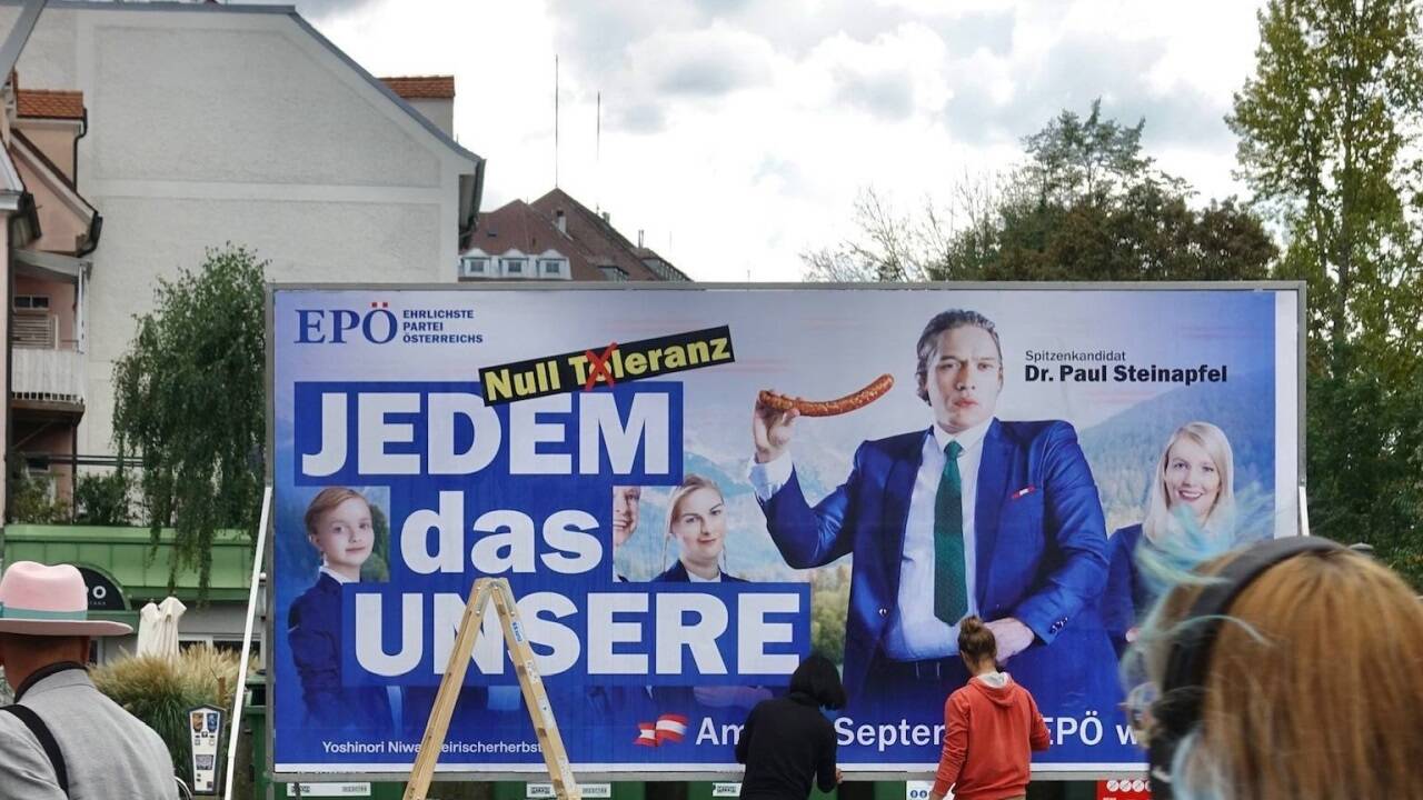 Nach kurzzeitiger „Sicherstellung“ wieder zu sehen: Das Plakat des japanischen Künstlers Yoshinori Niwa beim steirischen herbst in Graz. 