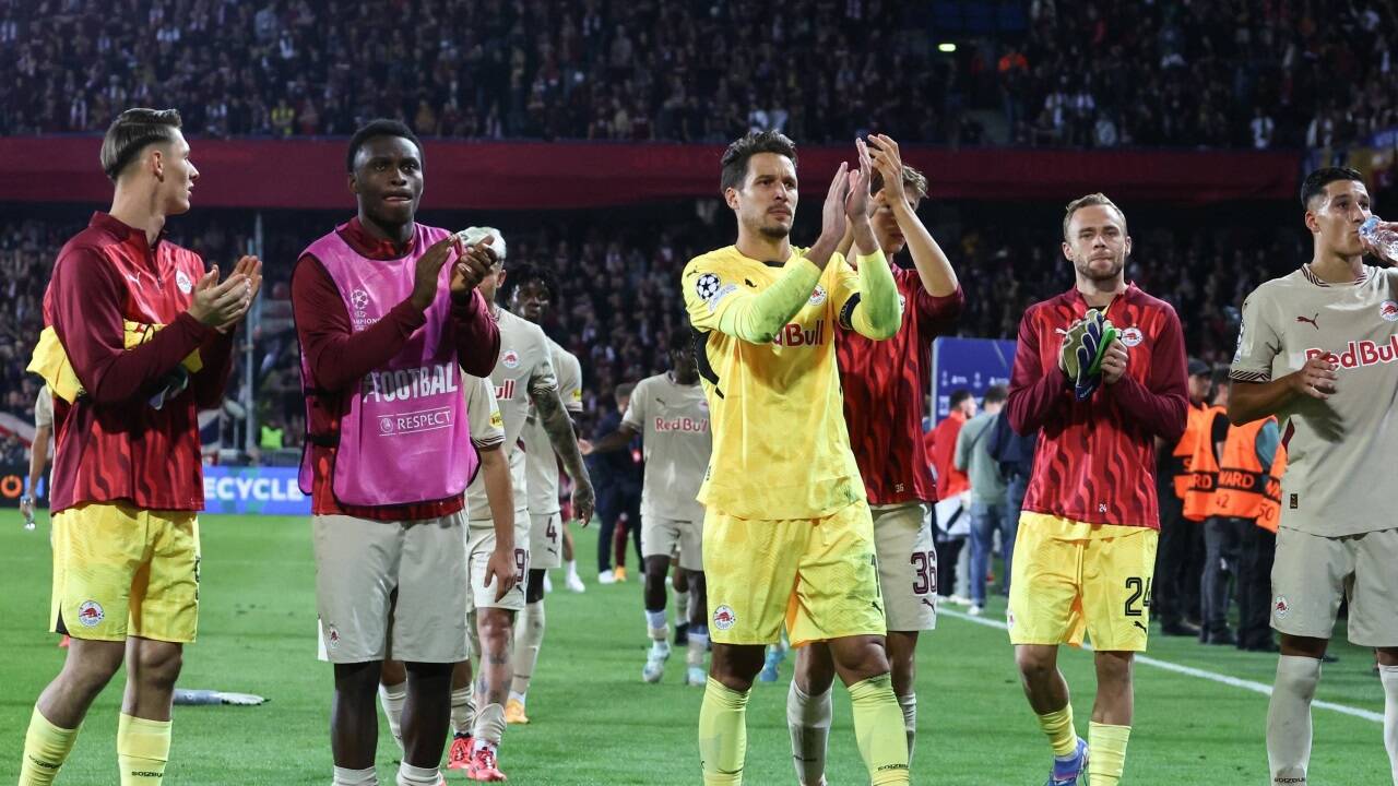 Die Bullen-Profis zeigten sich nach dem 0:3 geknickt.  Die Bullen-Profis zeigten sich nach dem 0:3 geknickt.