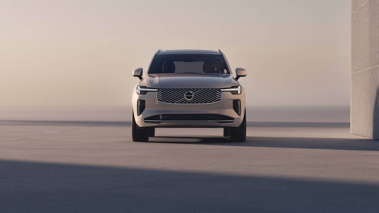 Der neue XC90 kommt mit zwei Hybridantrieben.  