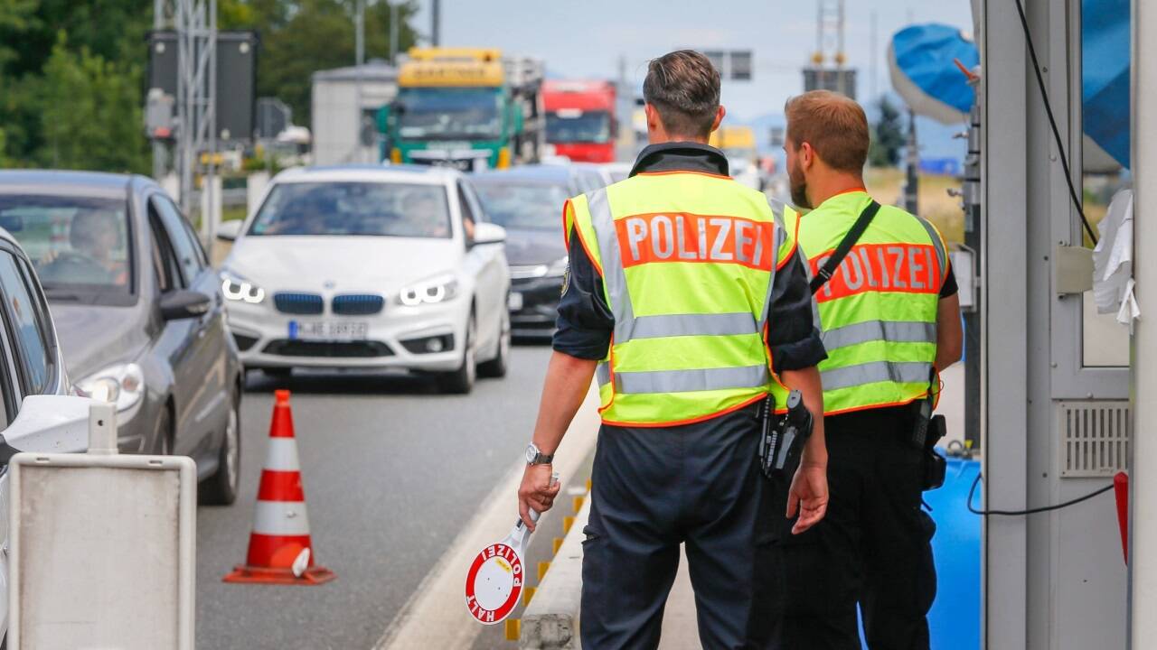 Grenzkontrollen wie hier auf dem Walserberg gehören in Salzburg seit 2015 wieder zum Straßenbild. Grenzkontrollen wie hier auf dem Walserberg gehören in Salzburg seit 2015 wieder zum Straßenbild.