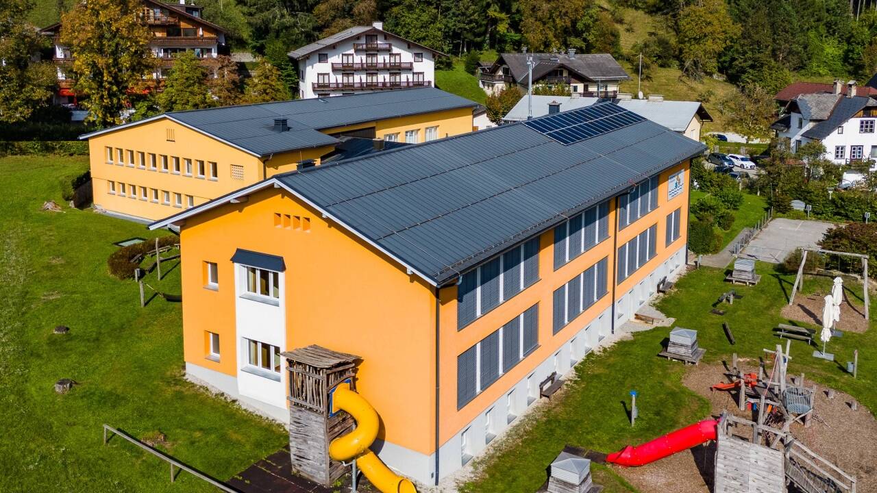 Der Standort der Volksschule in St. Wolfgang (im Hauptort) wird nach dem Neubau (in Rußbach) aufgelassen.  Der Standort der Volksschule in St. Wolfgang (im Hauptort) wird nach dem Neubau (in Rußbach) aufgelassen.