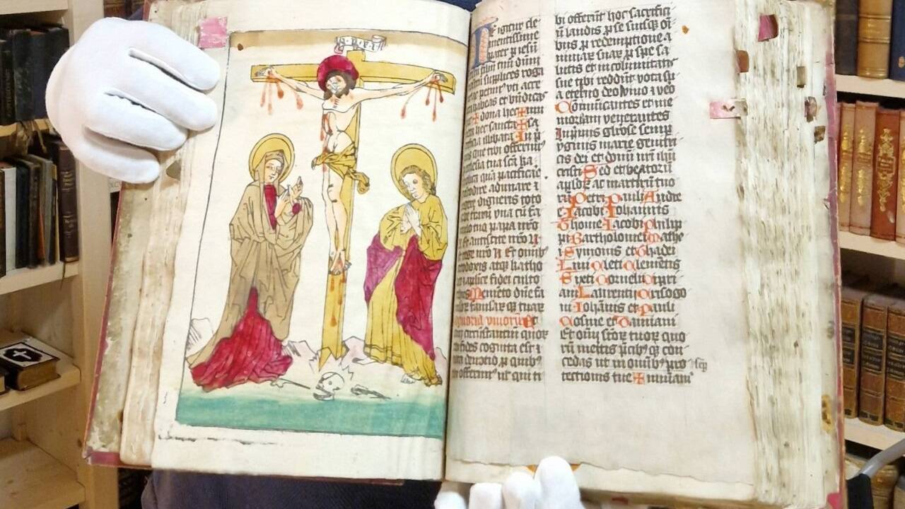 Handgefertigtes Messbuch aus dem frühen 15. Jahrhundert. 