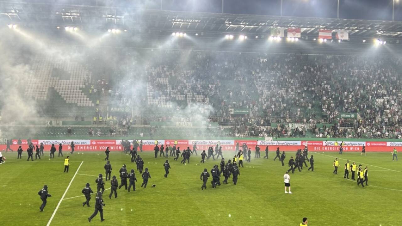 Politik fordert Konsequenzen nach Derby-Ausschreitungen 