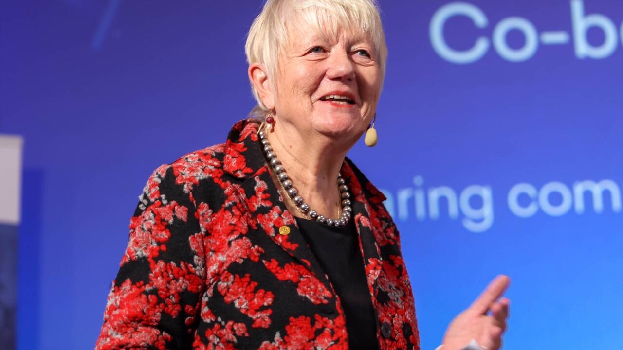 Ilona Kickbusch: Die Politikwissenschafterin aus Deutschland ist Leiterin des globalen Gesundheitsprogramms am Hochschulinstitut für internationale Studien und Entwicklung in Genf – und eine Beraterin der Weltgesundheitsorganisation WHO sowie eine Expertin für Kinderrechte.  