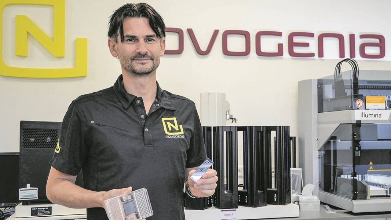 Novogenia-Gründer Daniel Wallerstorfer im Labor in Eugendorf.  Novogenia-Gründer Daniel Wallerstorfer im Labor in Eugendorf.