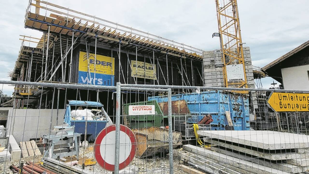 Auf der Baustelle für die Kinderbetreuung gibt es wegen einer Pleite eine Zwangspause.  Auf der Baustelle für die Kinderbetreuung gibt es wegen einer Pleite eine Zwangspause.