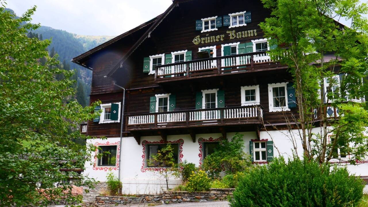 Das Haupthaus vom „Grünen Baum“.  