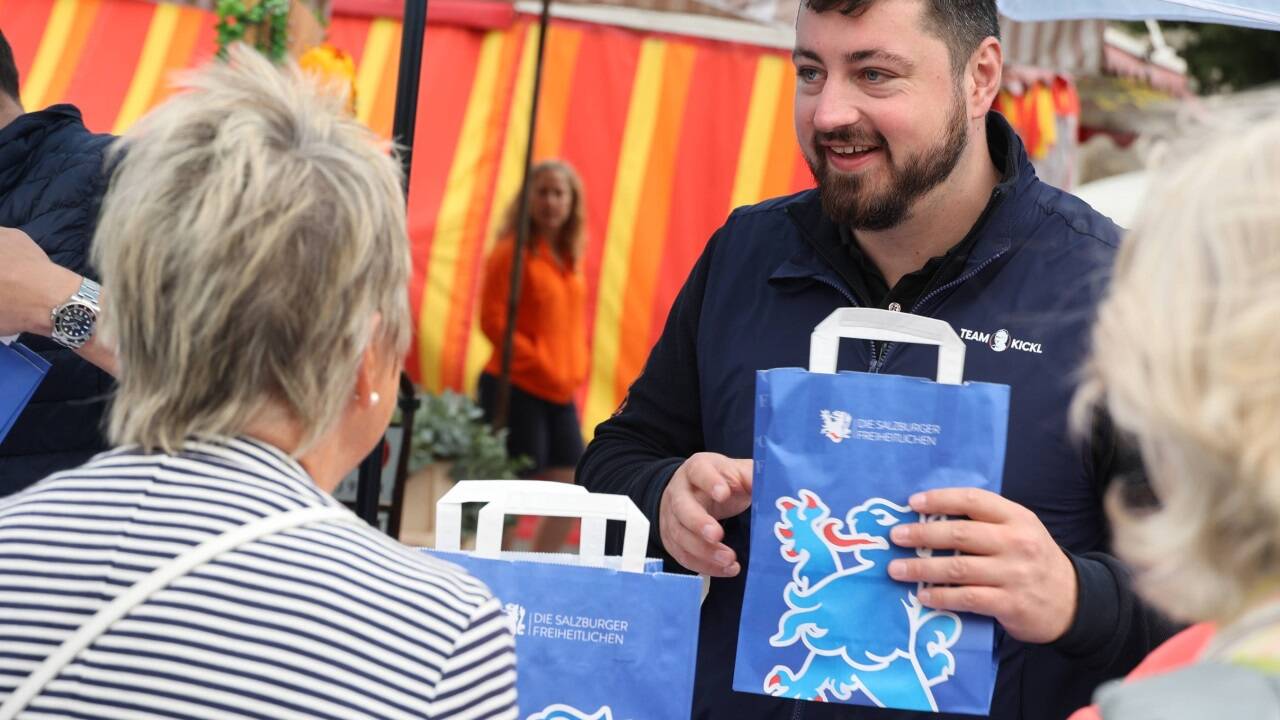 FPÖ-Gemeinderat Paul Dürnberger am FPÖ-Stand. 