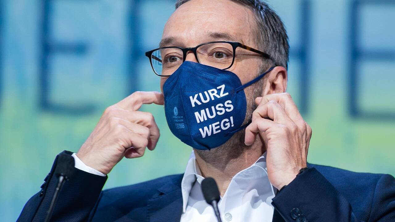 FPÖ-Chef Herbert Kickl in einem seltenen Moment mit Corona-Schutzmaske.  FPÖ-Chef Herbert Kickl in einem seltenen Moment mit Corona-Schutzmaske.