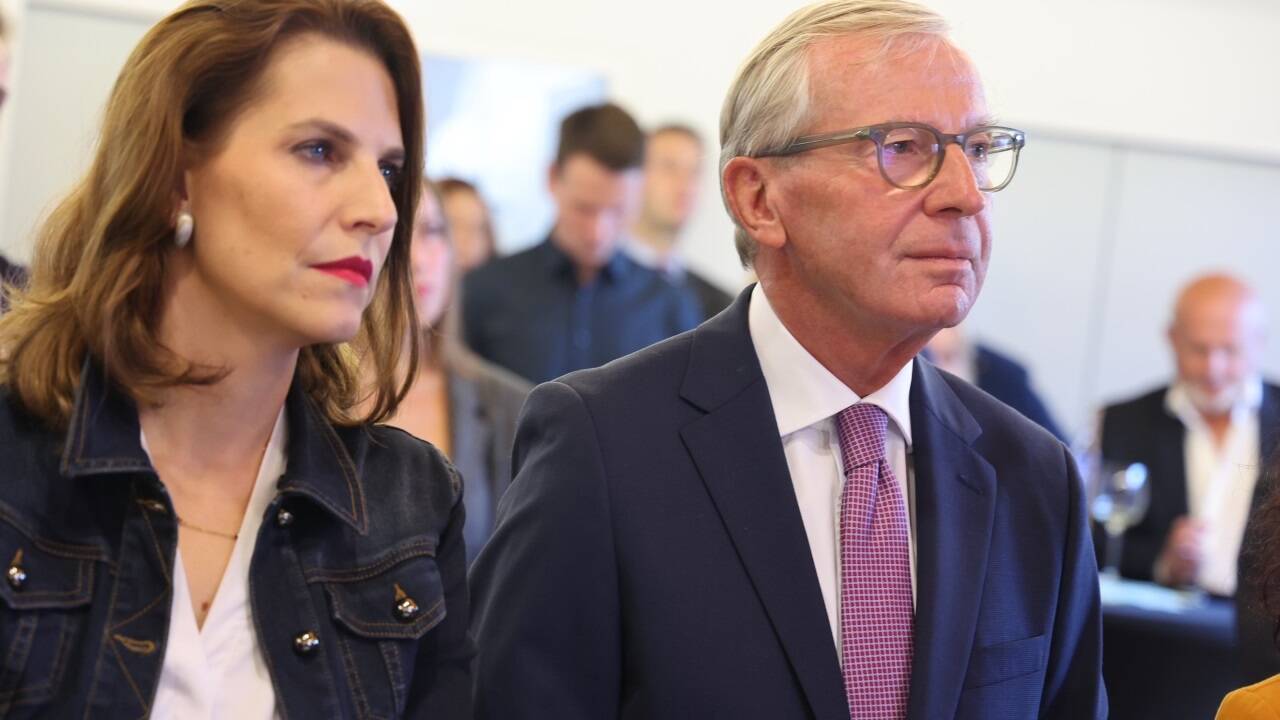 Steinerne Mienen bei der ÖVP Salzburg: Spitzenkandidatin Karoline Edtstadler und LH Wilfried Haslauer. 