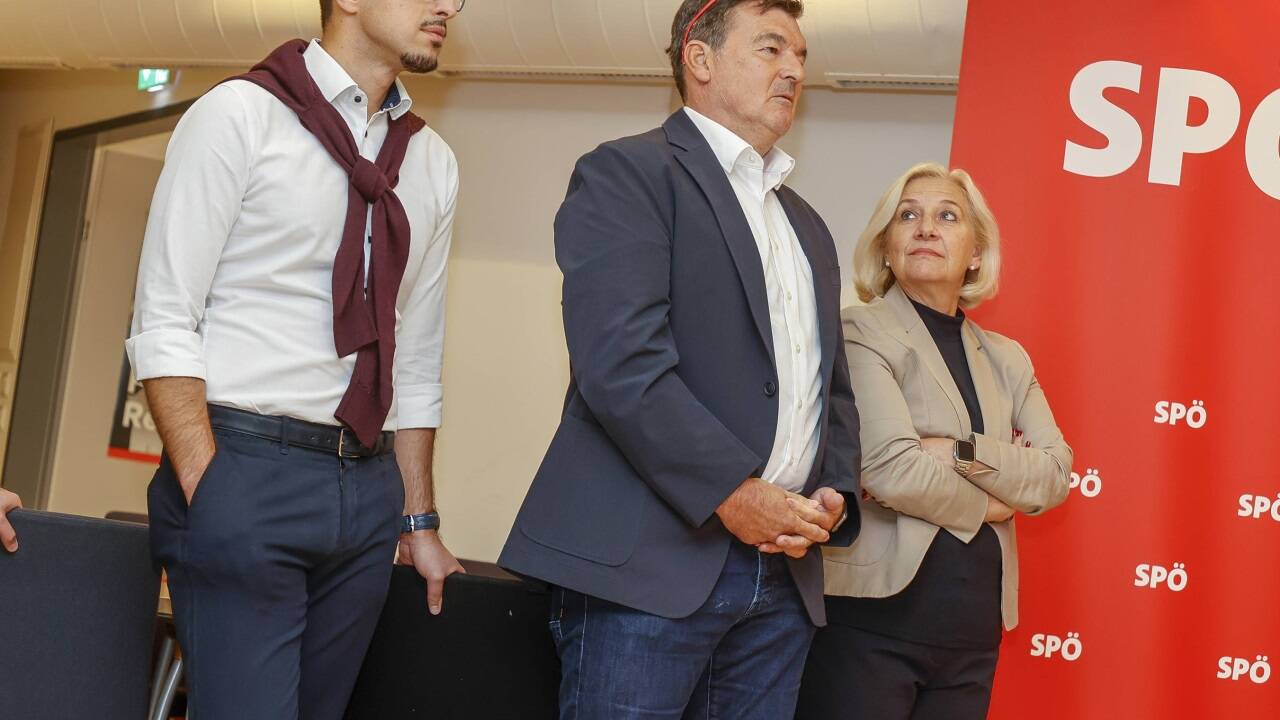 Bei der Salzburger SPÖ gab es nichts zu Feiern. Die Parteigranden blieben im Büro, während die erste Hochrechnung über die Bildschirme lief. 