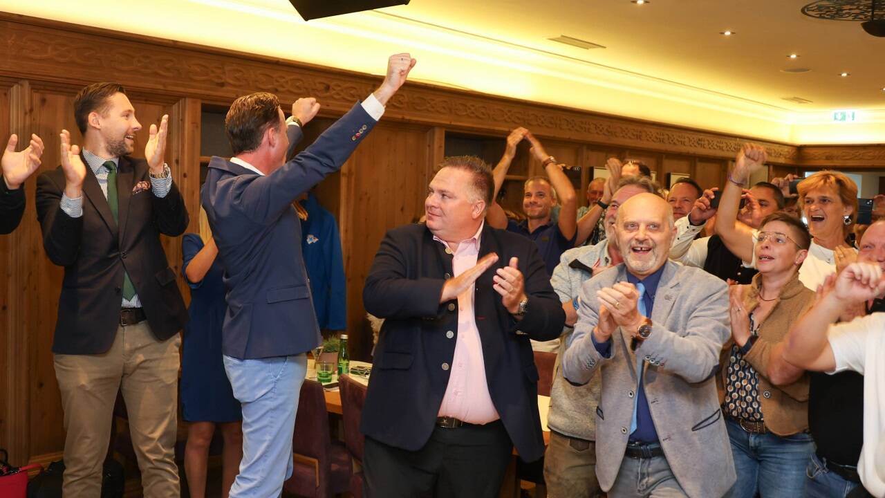 Jubel und Freudenschreie bei der FPÖ Salzburg.  