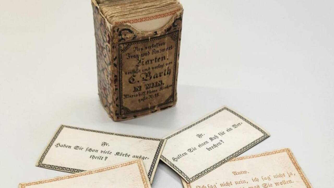 "Neu verbesserte Frag- und Antwort-Karten" im Prunksaal der Nationalbibliothek 'Neu verbesserte Frag- und Antwort-Karten' im Prunksaal der Nationalbibliothek