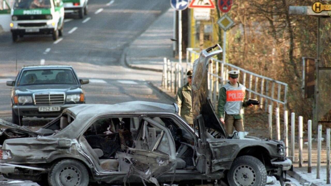 Die Limousine von Alfred Herrhausen nach dem tödlichen Anschlag 