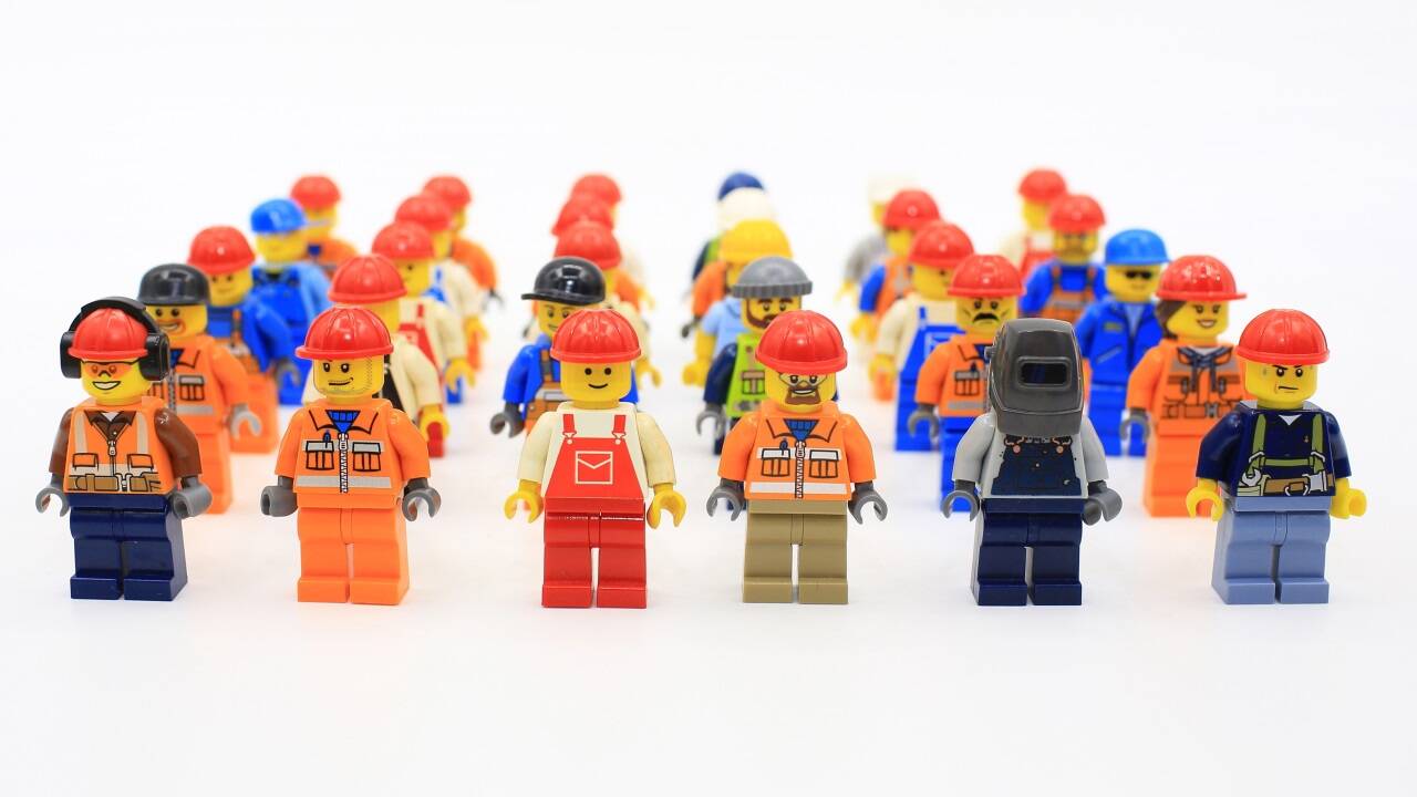 Für viele Beschäftigte bleibt Homeoffice ein Fremdwort. Große Unterschiede gibt es je nach Branche: Während ein Drittel der IT-Jobs Homeoffice ermöglicht, sind es im Handwerk nur vier Prozent. Viele Arbeitnehmerinnen und Arbeitnehmer in sogenannten Do-it-Jobs können gar nicht remote arbeiten. 