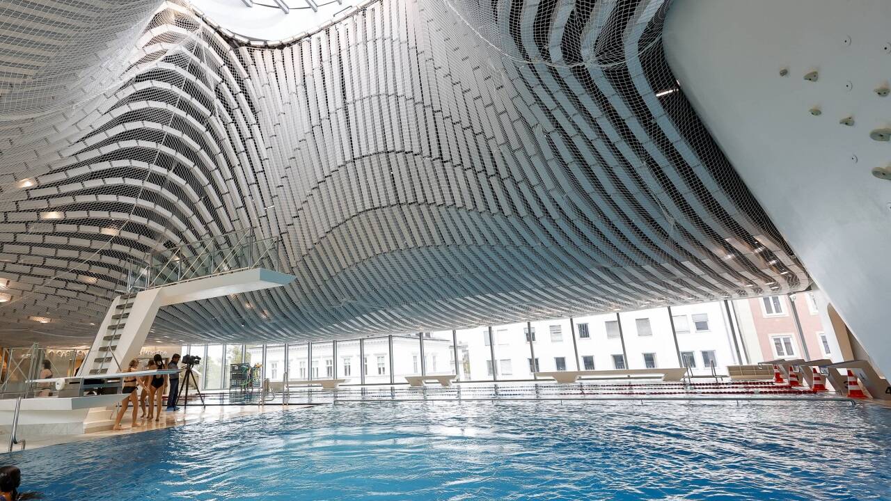 Das Paracelsusbad bleibt bis April 2025 geöffnet, dann beginnt die Generalsanierung der Lamellendecke.   Das Paracelsusbad bleibt bis April 2025 geöffnet, dann beginnt die Generalsanierung der Lamellendecke.