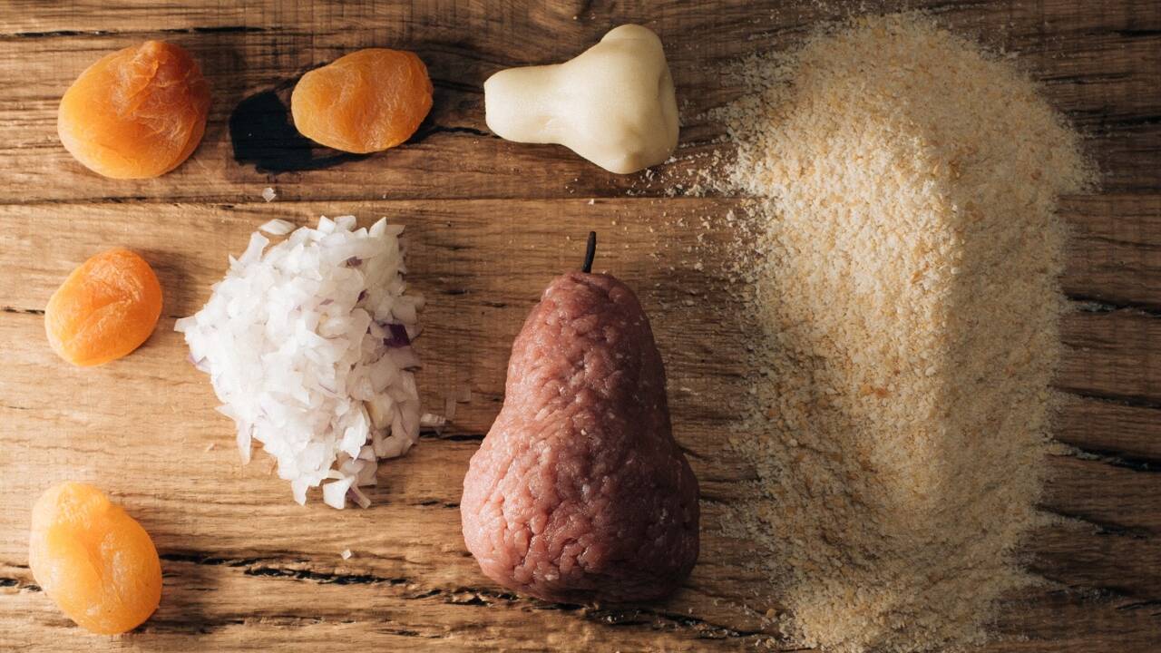 Zutaten für barockes Obst: So eine fette Birne dürften Sie noch nie gegessen haben.  