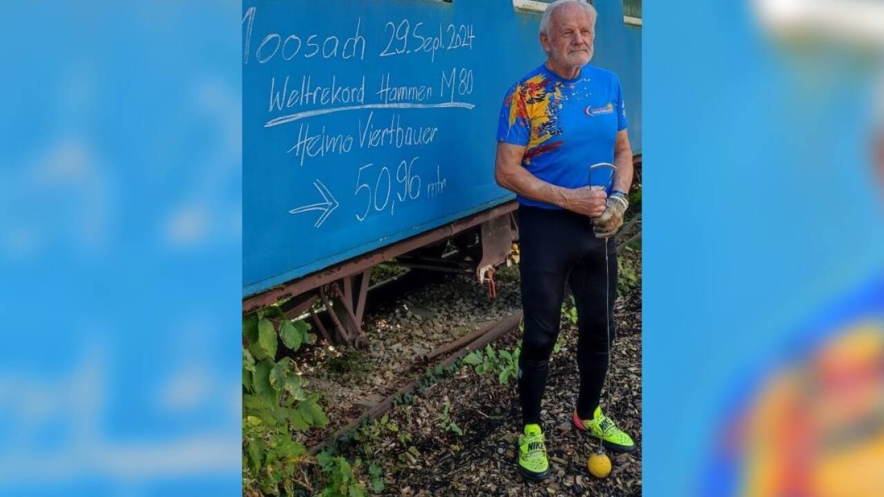 Heimo Viertbauers Weltrekord wurde auf einem Eisenbahnwaggon dokumentiert.   Heimo Viertbauers Weltrekord wurde auf einem Eisenbahnwaggon dokumentiert.