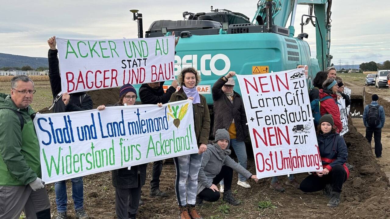 Blockade eines Baggers: Es sollen weitere Proteste folgen. 