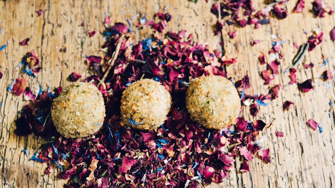 Mit goldgelbem Mais ködert man im Wald die Wildsauen und im Wasser die Karpfen. Mit einer Maiscremesuppe wiederum lockt man Gourmets in Haubenrestaurants. 