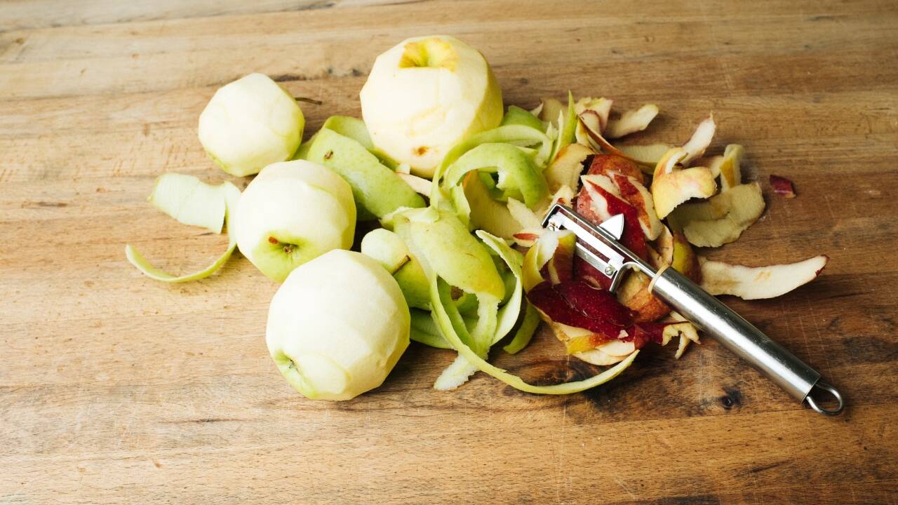 Äpfel schälen 