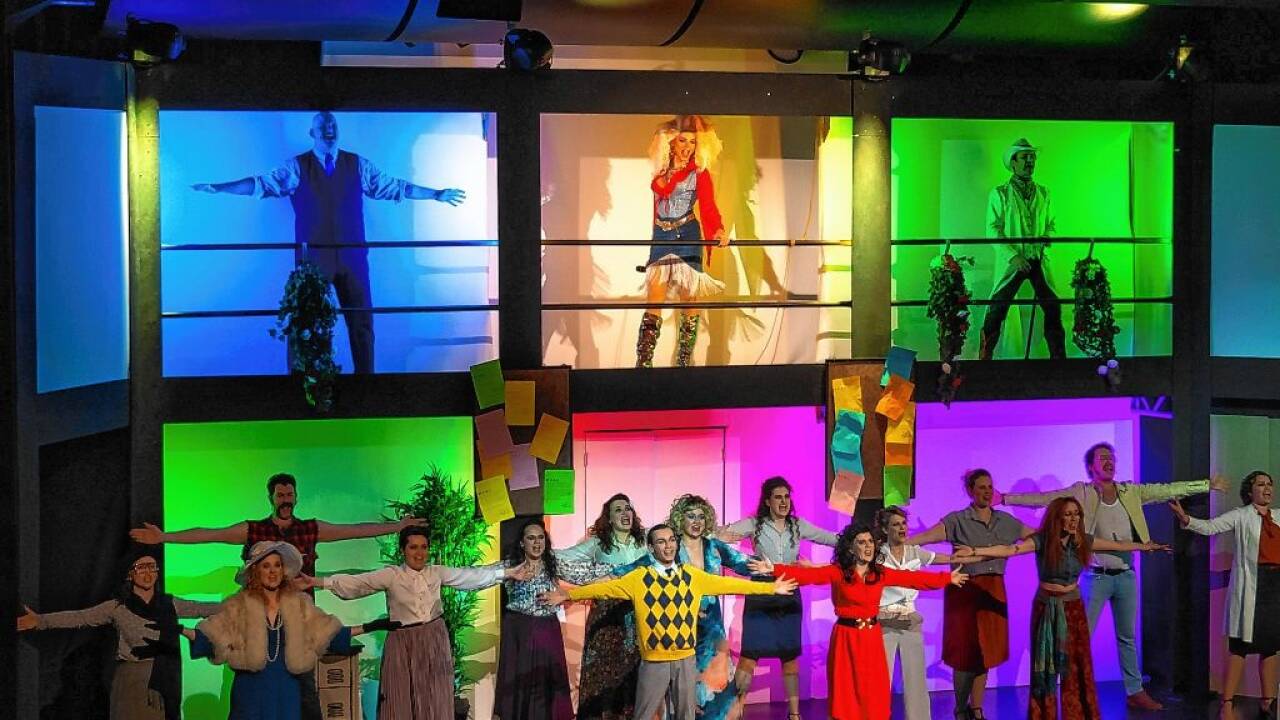 Das Broadway-Musical „9 to 5“ sorgte bereits bei der Aufführung im Juni im K.U.L.T. in Hof für begeisterten Applaus. Bild: Mus-En/Buchner 