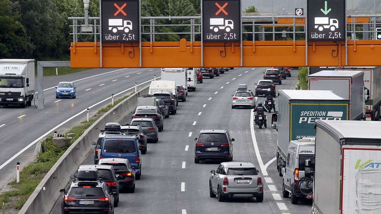 Hohes Verkehrsaufkommen auf Tauernautobahn bei Kuchl (Archivfoto vom 17. Mai 2024). Hohes Verkehrsaufkommen auf Tauernautobahn bei Kuchl (Archivfoto vom 17. Mai 2024).