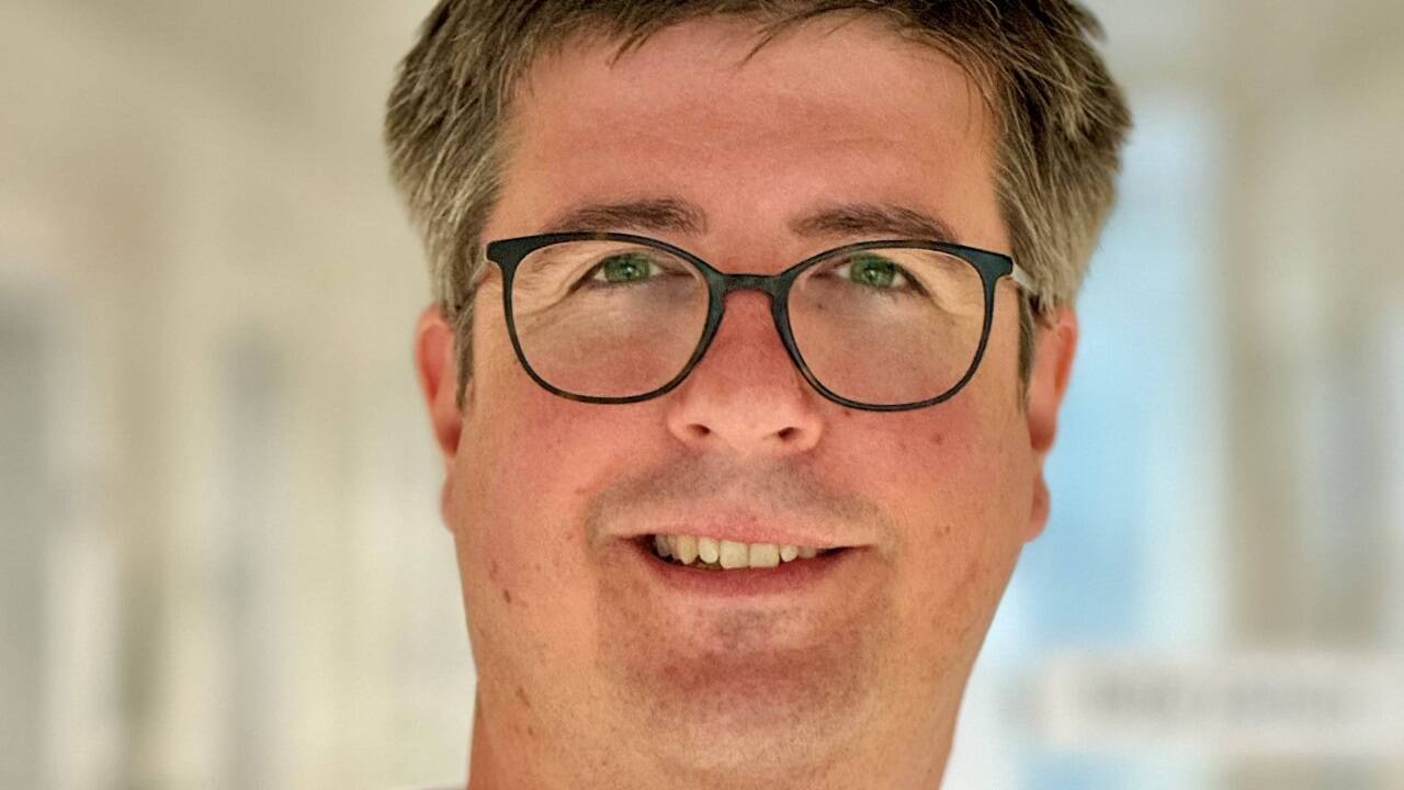 Oberarzt Simon Grewendorf ist Facharzt für Kinder- und Jugendmedizin, Kinderpneumologe und Allergologe am Uniklinikum Salzburg.  