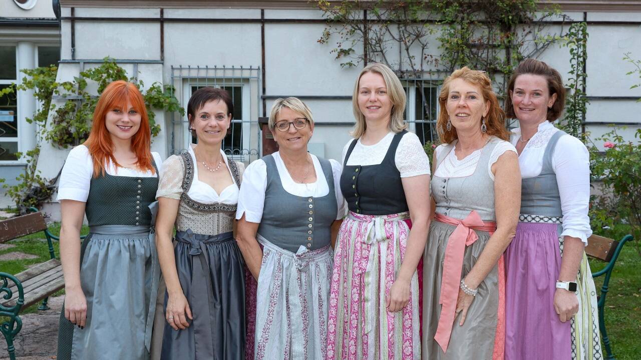 Das Palliativteam Pongau mit Leiterin Katharina Löcker (4.v.l.) und Franziska Angerer, der Leiterin für mobile Dienste und mobile Palliativteams der Caritas (r.). 