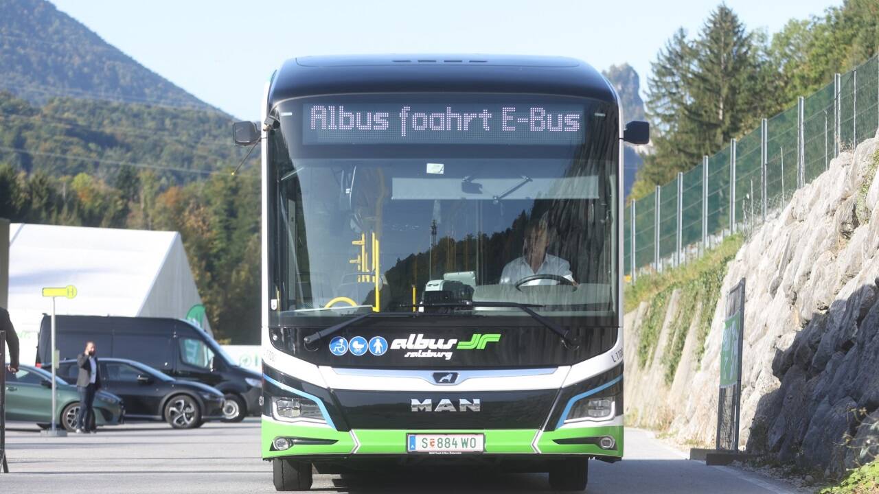 E-Busse von Albus als Shuttles. 