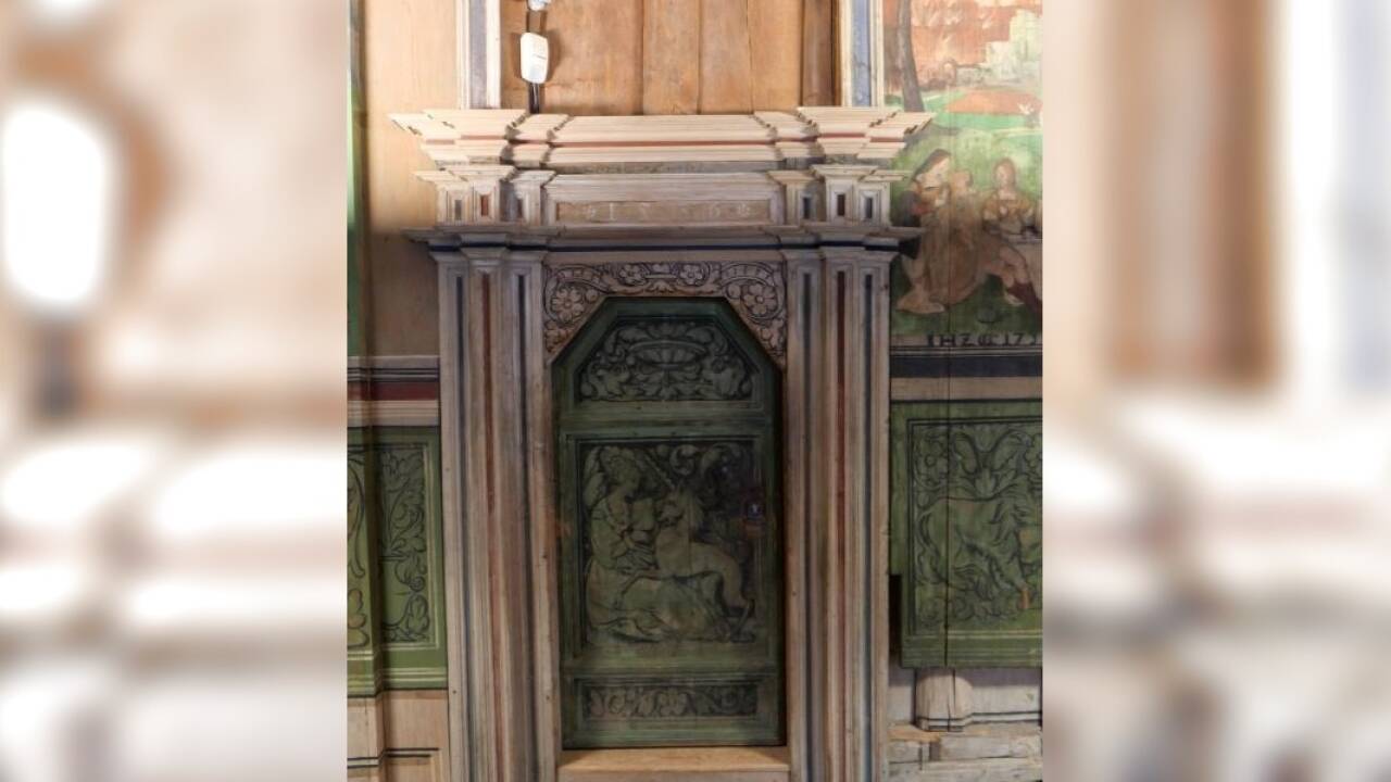 Hinter der Tür verbarg sich früher eine Rüstkammer.  