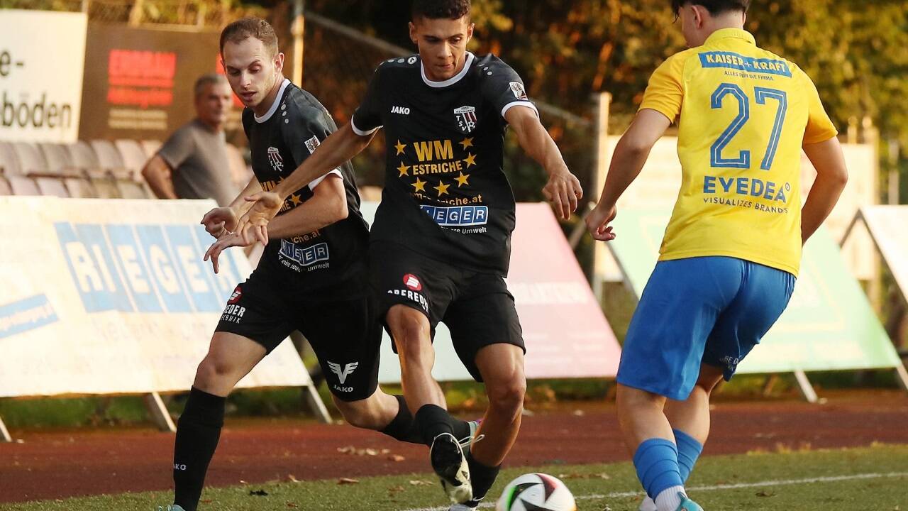 Mustafa Yavuzer (Mitte) und Co. empfangen Siezenheim. 