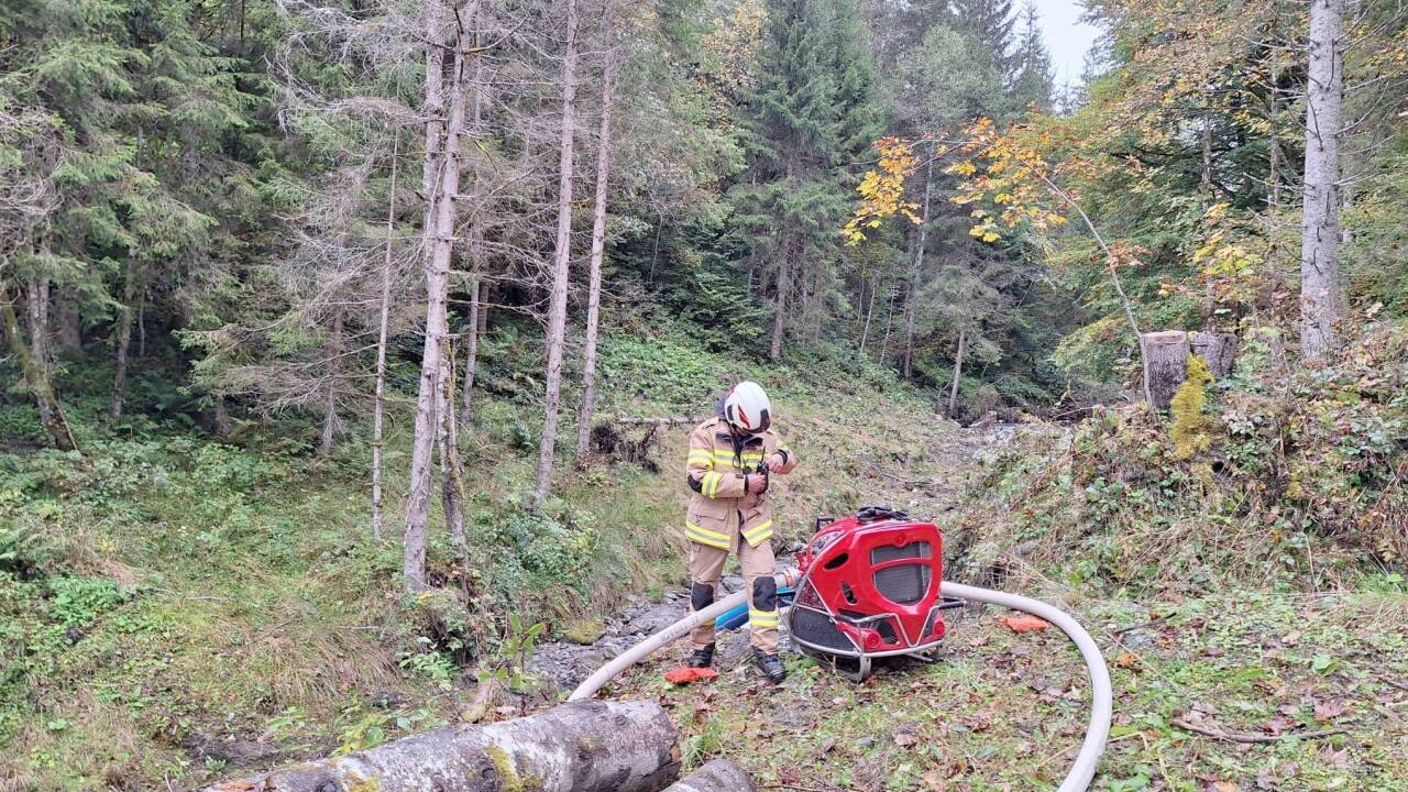 In Goldegg ist am Donnerstag auf einer Almhütte ein Brand ausgebrochen. Sechs Feuerwehren waren im Einsatz.   In Goldegg ist am Donnerstag auf einer Almhütte ein Brand ausgebrochen. Sechs Feuerwehren waren im Einsatz.