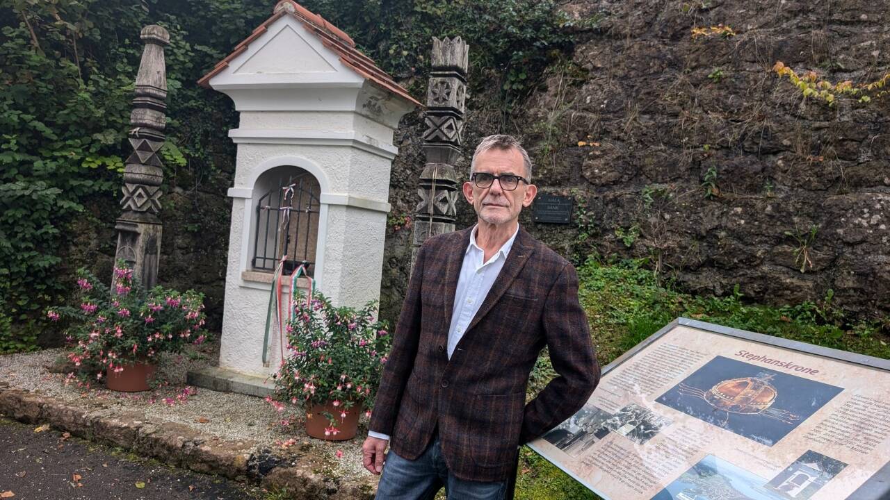Germanist und Archivar in Mattsee: Siegfried Hetz. Das Denkmal wurde später an das Seeufer von Mattsee versetzt. 