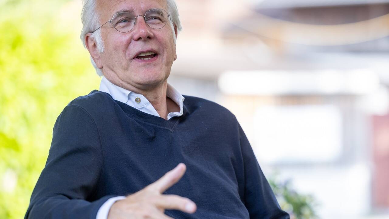 Harald Schmidt wurde durch Sendungen wie „Schmidteinander“ oder „Die Harald Schmidt Show“ zu einer TV-Größe, er ist aber eigentlich gelernter Schauspieler. Harald Schmidt wurde durch Sendungen wie „Schmidteinander“ oder „Die Harald Schmidt Show“ zu einer TV-Größe, er ist aber eigentlich gelernter Schauspieler.