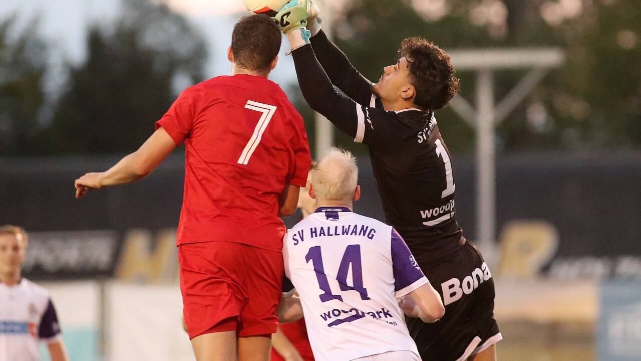 Die Hallwanger um Philipp Hartl sind unter Druck.  Die Hallwanger um Philipp Hartl sind unter Druck.