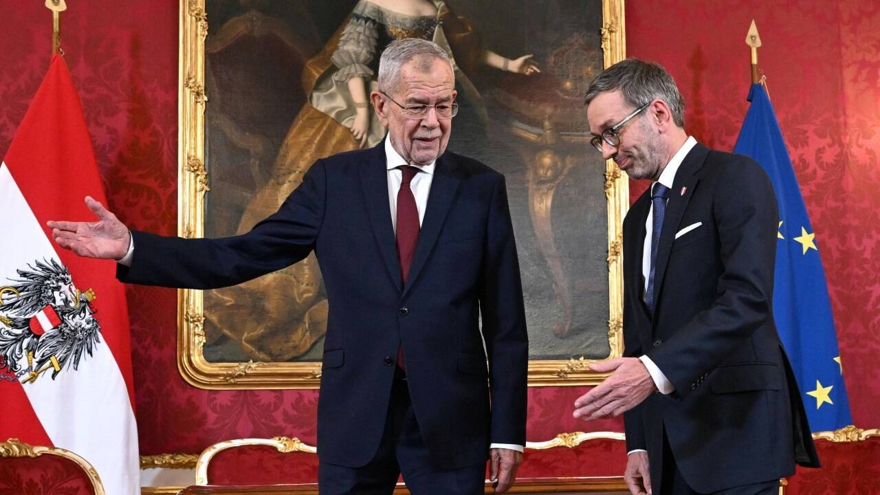Bundespräsident Alexander Van der Bellen mit Wahlsieger Herbert Kickl. Bundespräsident Alexander Van der Bellen mit Wahlsieger Herbert Kickl.