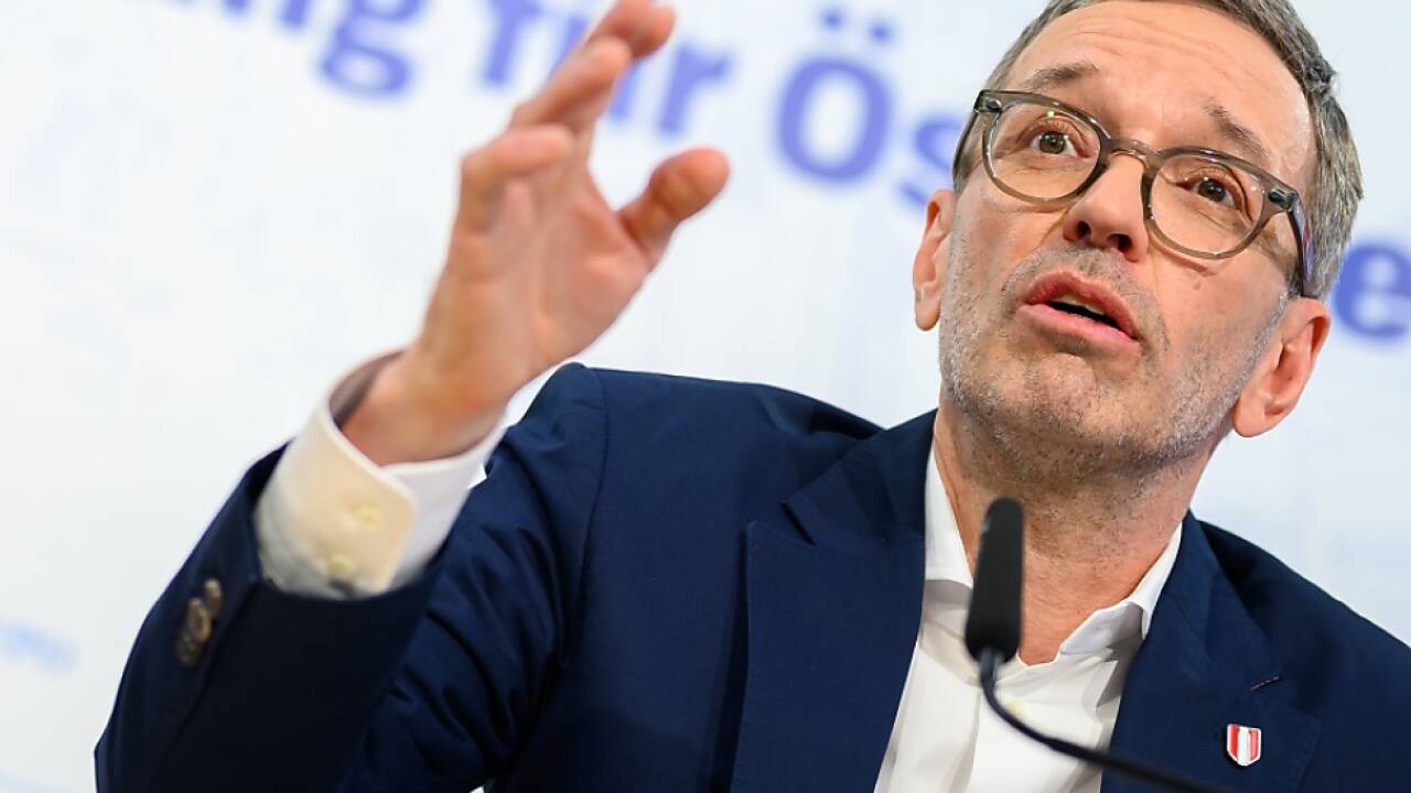Kickl streckt die Hand aus 