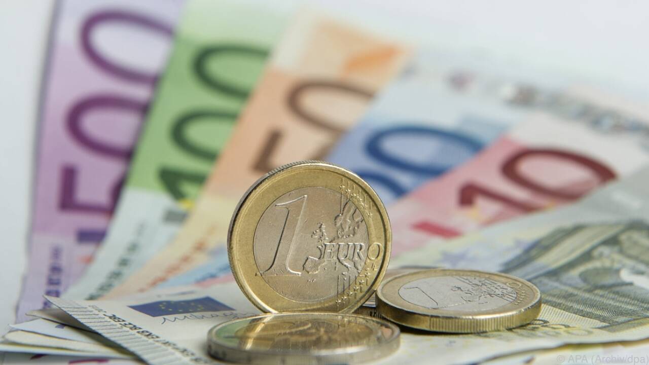 Die Betreiber verlangen eine "Politik mit offenen Karten".   Die Betreiber verlangen eine 'Politik mit offenen Karten'.