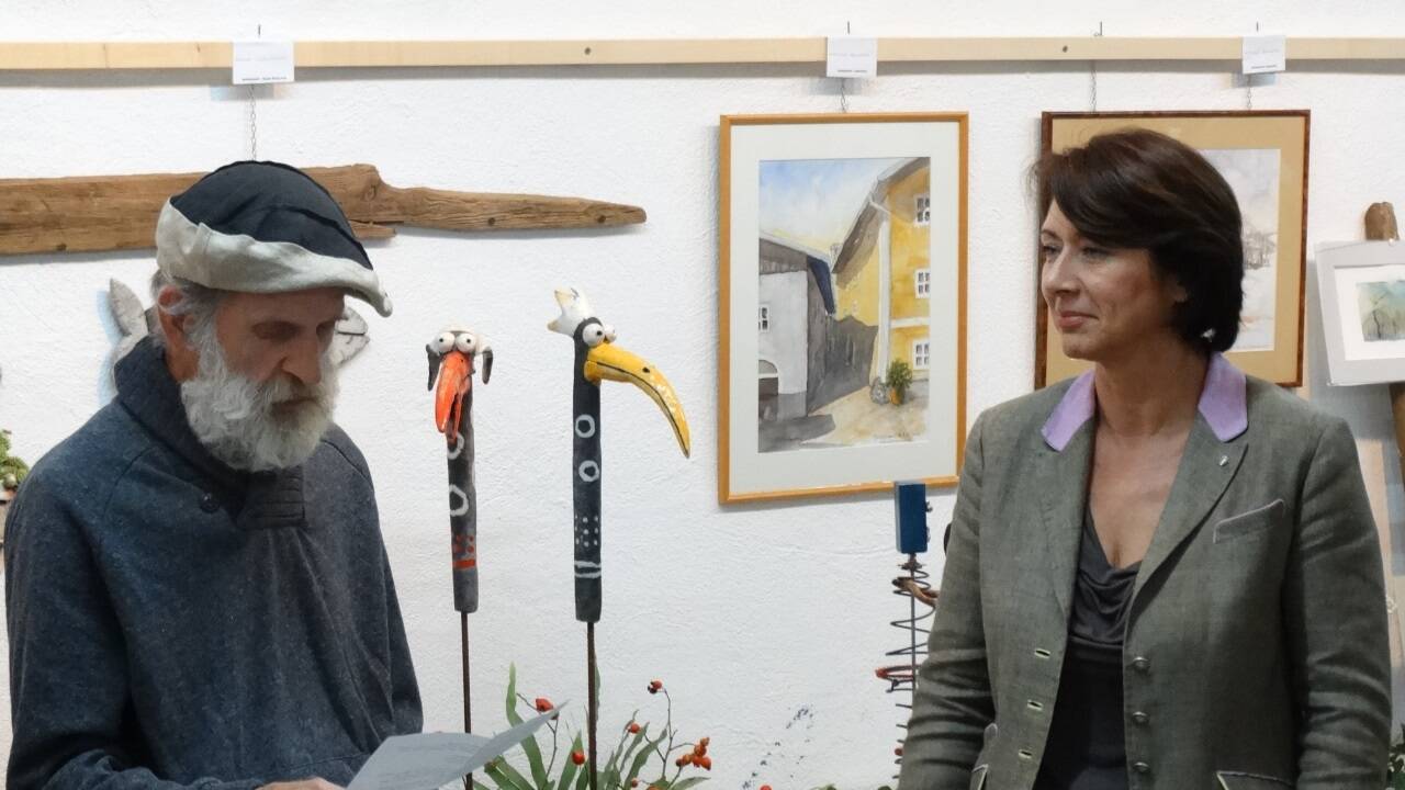 Bernhard Fritzl bei der Gründungsfeier mit der damaligen Kulturstadträtin Evelyn Sampl-Schiestl.  Bernhard Fritzl bei der Gründungsfeier mit der damaligen Kulturstadträtin Evelyn Sampl-Schiestl.